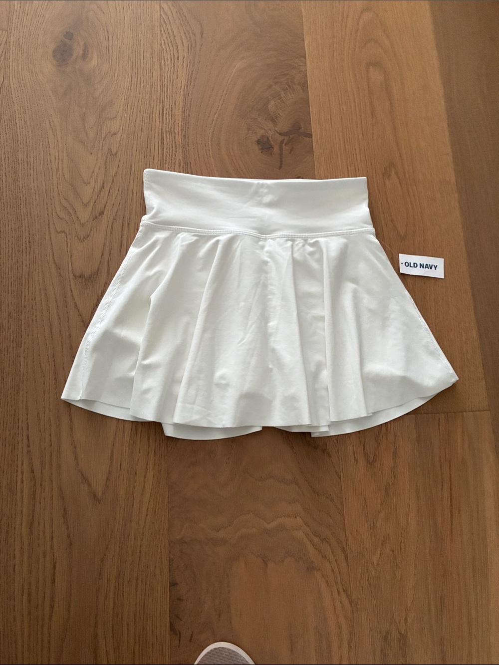 Girls Old Navy White Athletic Active Skirt. Large. Size 10-12. NWT.